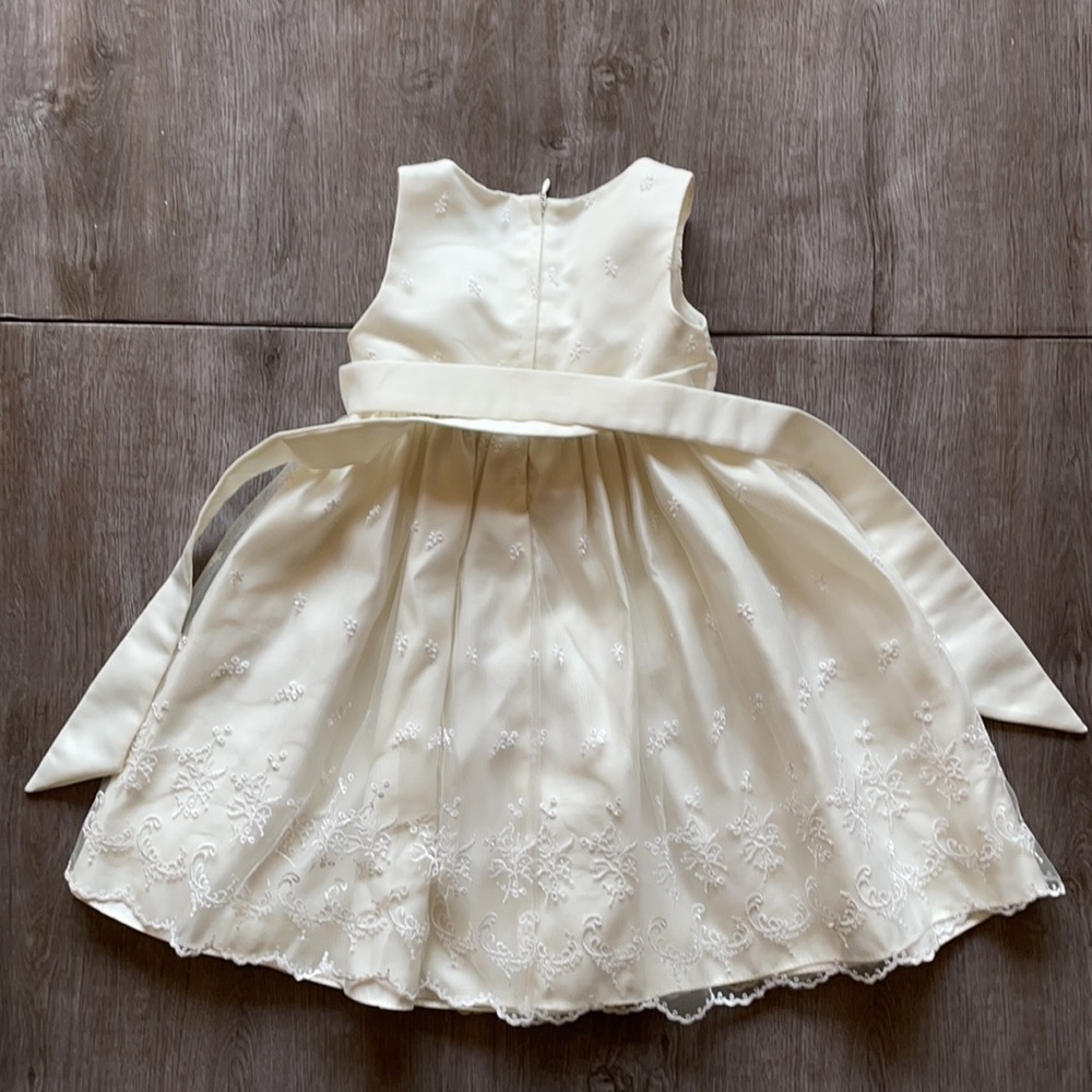 ❌SOLD❌ Princess Faith Girl’s Cream Ivory Front Bow Sleeveless Dress Size 4 - Picture 4 of 14